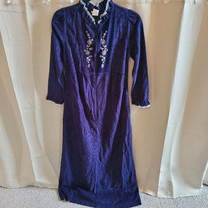 VTg Allendale Women Nightgown Size 11 12 Blue Purple Lace Collar USA Long 161236